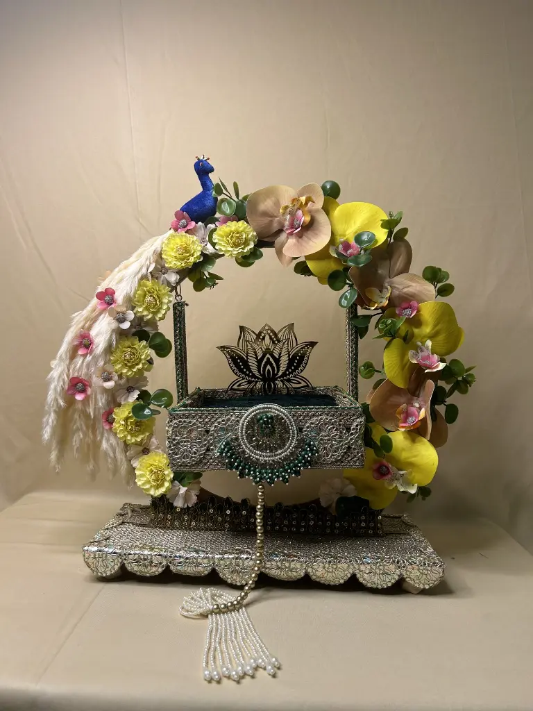 Peet Kamal mayur Jhoola-1.webp